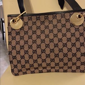Women’s Gucci Messenger Bag